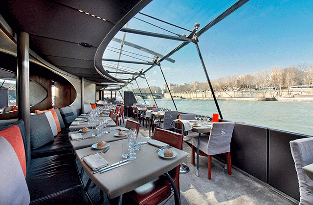 パリ、バトー ムーシュ vs. バトー パリジャン